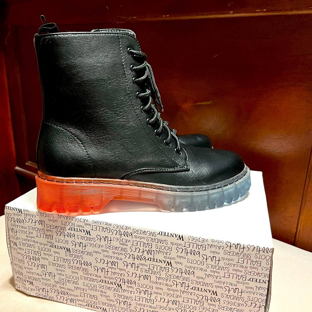 Black Combat Boots, size 9, multicolor low Platform, NWT, Ready for Prid…